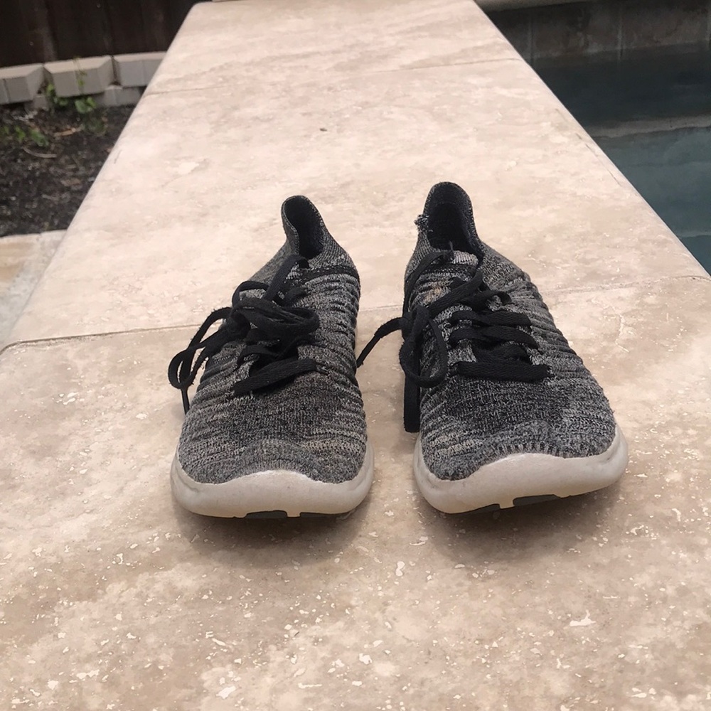 Black while flynit Nike’s